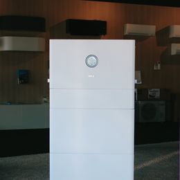 Thuisbatterij voor opslag van zonne-energie
