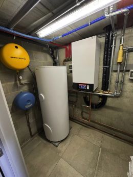 Foto van een installatie door EcoHeat Innovations.